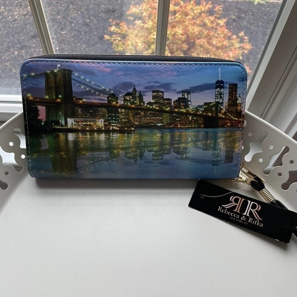 Rebecca and Rifka NYC Skyline wallet - Picture 3 of 6